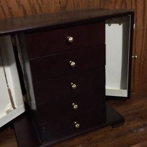 Jewelry box
